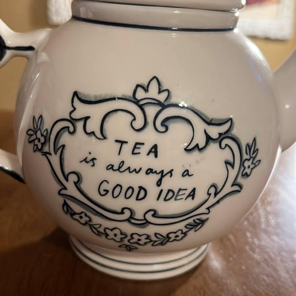 Molly Hatch “Tea is always a good idea” Teapot - Picture 3 of 5